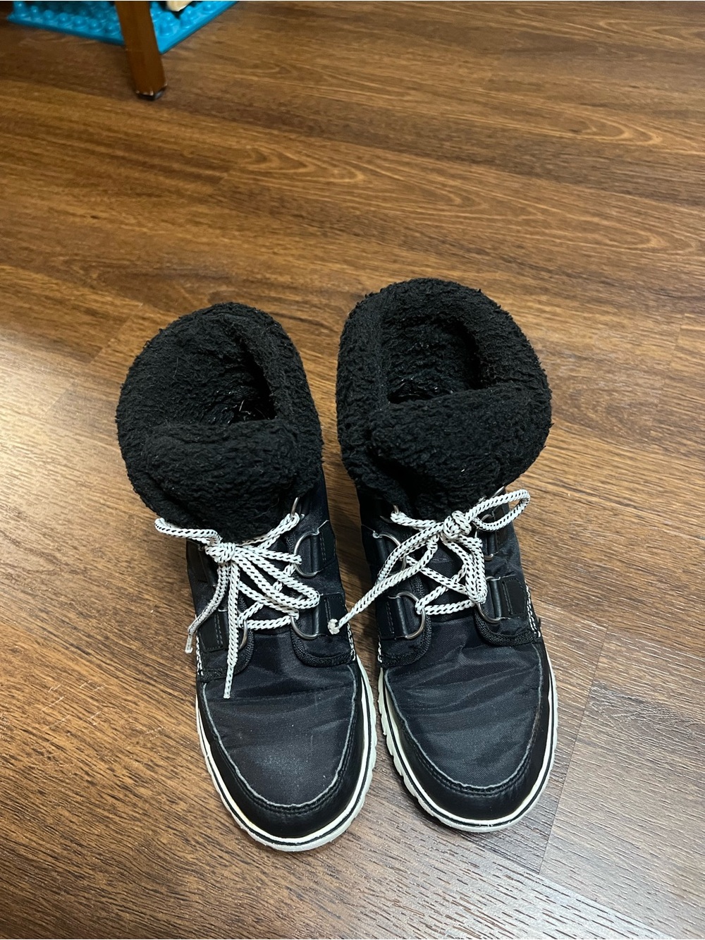 Sorel Black Sherpa-Lined Lace-Up Winter Boots